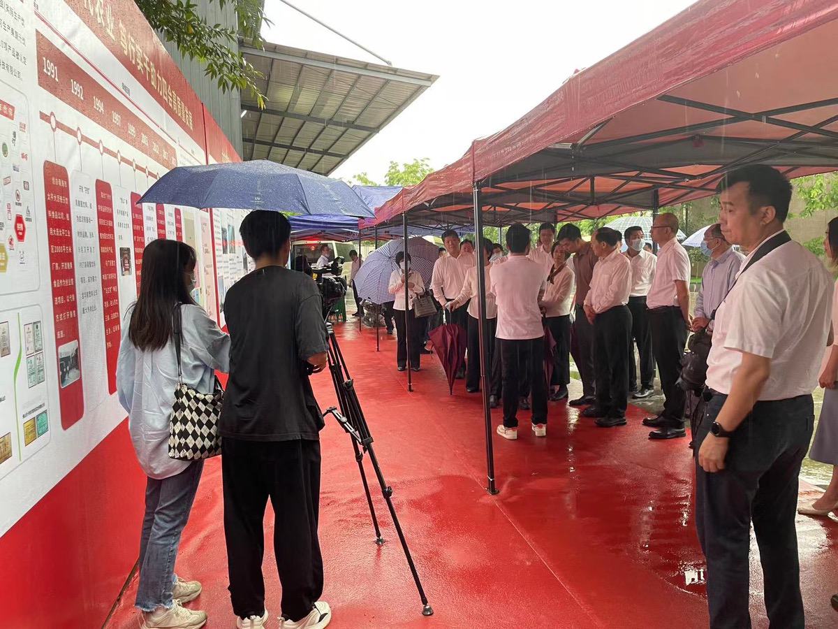 肇慶人大代表上午參加工廠